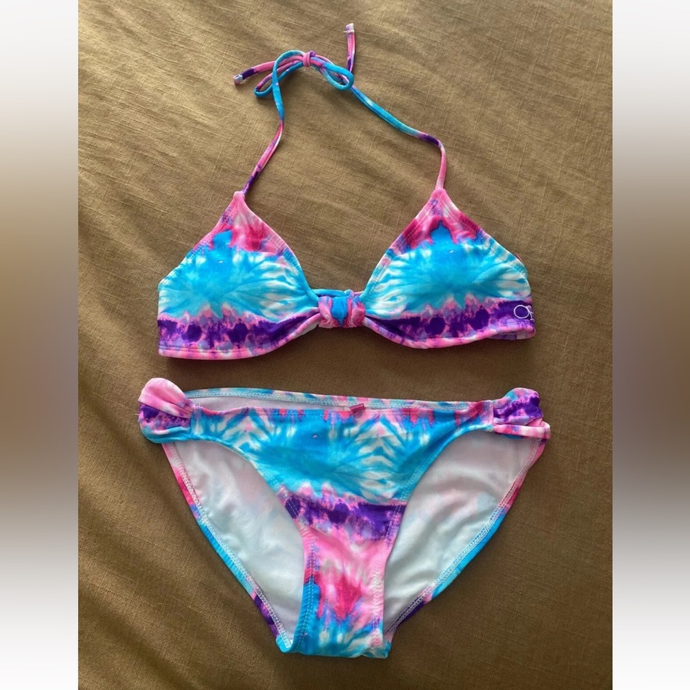 OP tie dye swimsuit 2 piece 
SIZE medium (7-9) 
NEW